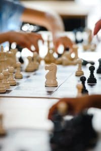 Lees meer over het artikel Wat is het paard bij schaken?